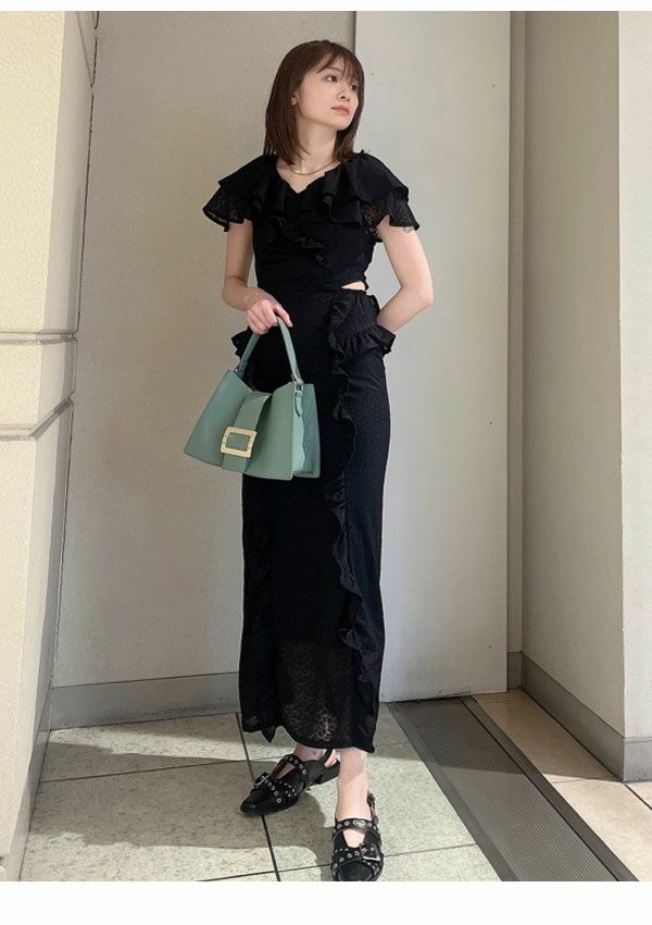 LILY BROWN ストレッチレースラッフルワンピース - メルカリ