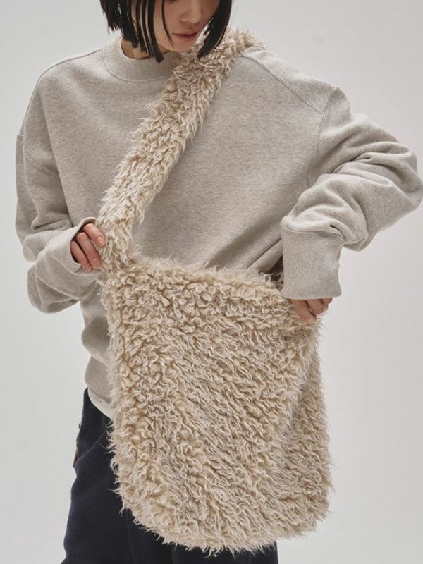 MILKのふわふわプードルバック　ヴィンテージ　レア mily bilet】ふわふわのファーで魅了する。ミニポーチ付きロゴ刺繍