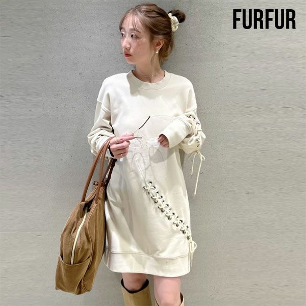 オフィシャルサイト限定カラー】ハートレースアップスウェット